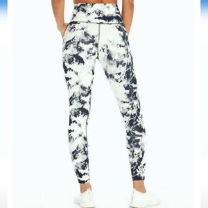 🌷BALANCE COLLECTION - 25" White Tie-Dye Smoky 7/8 Compression Legging - Size XL